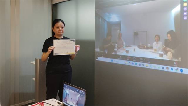Participant joining a hybrid JSIC session