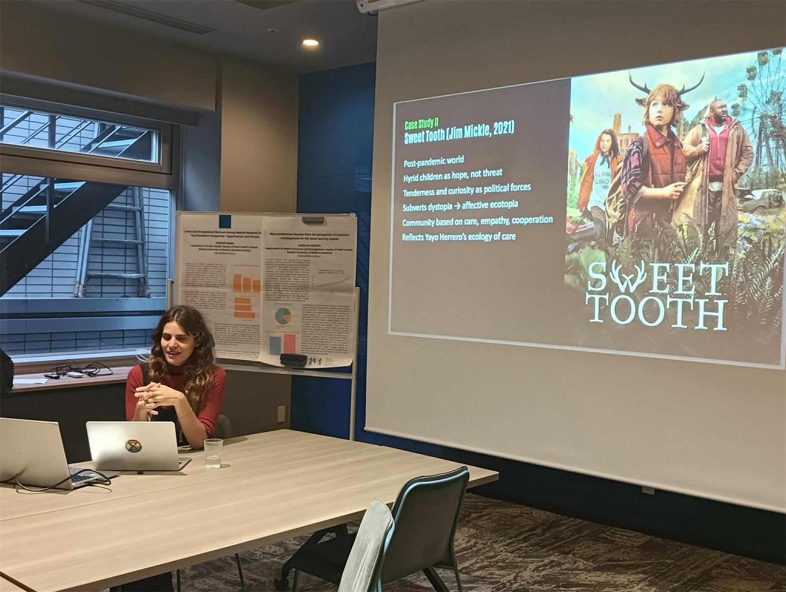 Presentation with a virtual screen at a JSIC conference